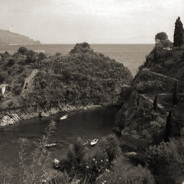 Foto Angelo Biondi - Capo Sant'Andrea, sullo sfondo Capo Sant'Alessio